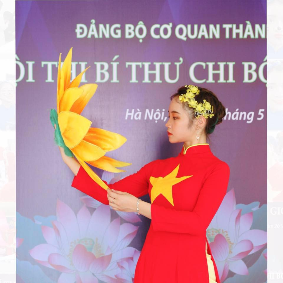 Tân cử nhân trẻ tuổi nhất trường ĐH Kinh tế Quốc dân là Đảng viên, sinh viên xuất sắc ảnh 10