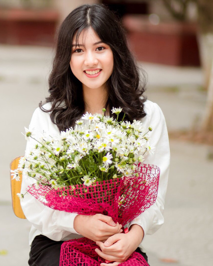 Nữ sinh có ánh mắt biết cười quyết tâm chinh phục chân trời tri thức ảnh 2