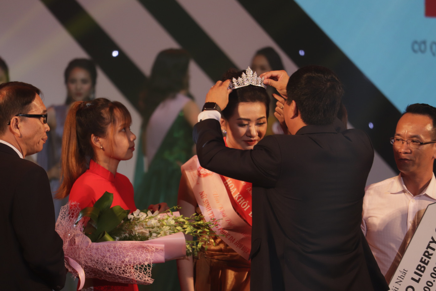 Hoa khôi Đại học Huế 2020: Gọi tên nữ sinh trường Đại học Ngoại ngữ ảnh 23