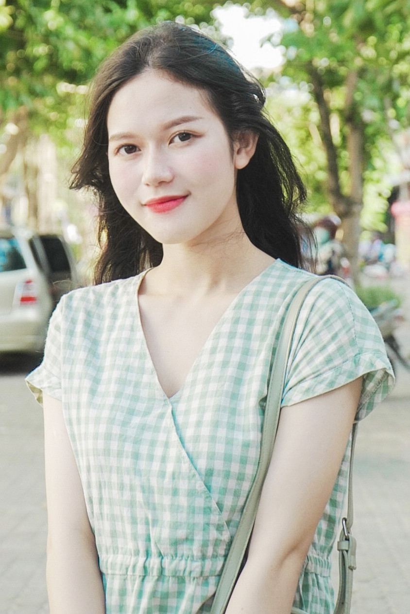 Sinh viên giỏi 3 năm kiêm người mẫu ảnh, diễn viên, Make-up Artist và dẫn chương trình ảnh 2