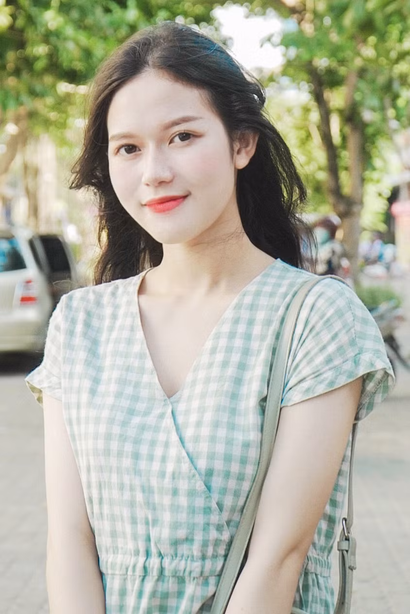 Sinh viên giỏi 3 năm kiêm người mẫu ảnh, diễn viên, Make-up Artist và dẫn chương trình ảnh 2