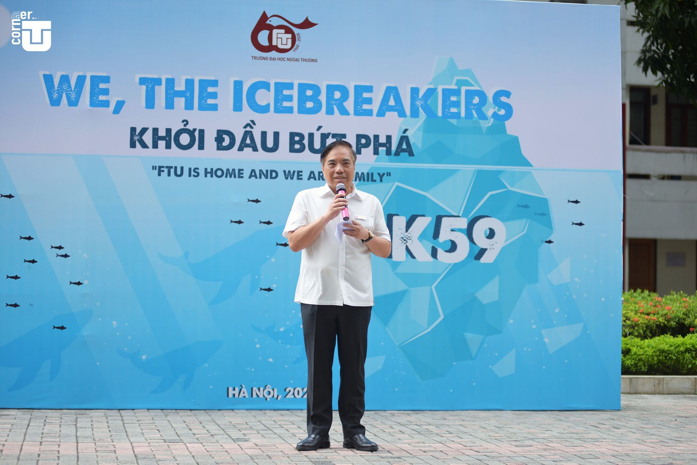 Thầy cô trường Đại học Ngoại thương “phá tan băng” cùng tân sinh viên ảnh 4