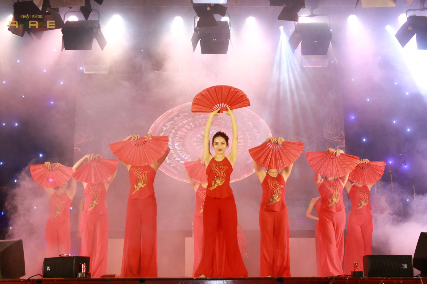 Ngọt Band cực ‘phiêu’ trong đêm đại nhạc hội chào tân sinh viên trường Báo ảnh 1