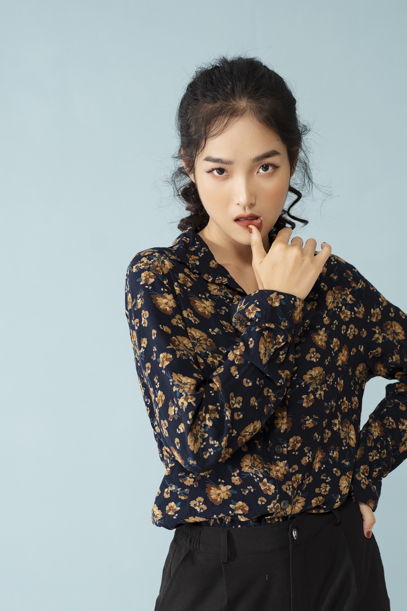 Nữ sinh Trường đại học Kinh tế Quốc dân xinh đẹp có hàng vạn người theo dõi ảnh 1