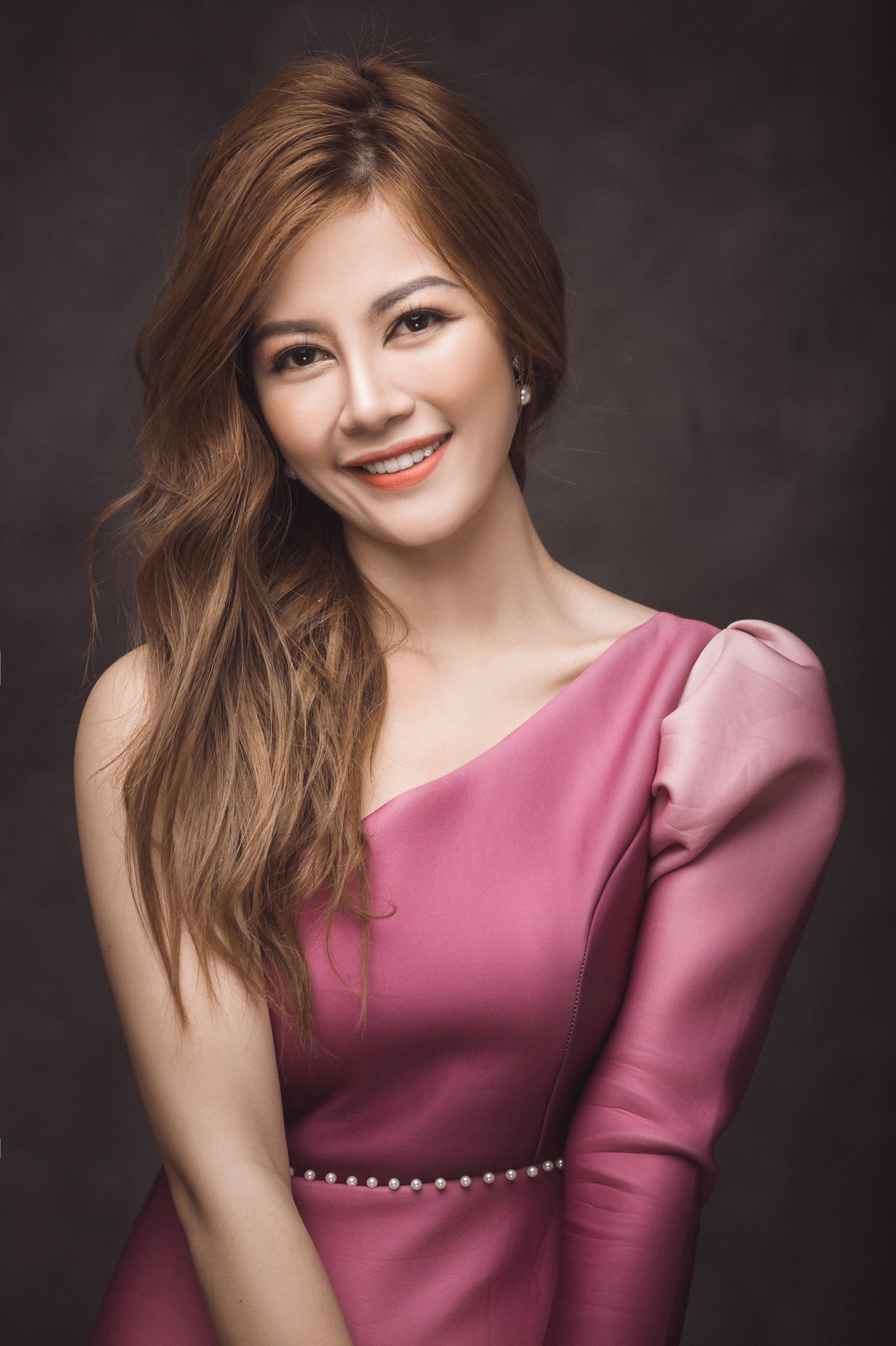 Hoàng Yến bất chấp bằng mọi giá để trở về quê hương học và làm việc ảnh 1