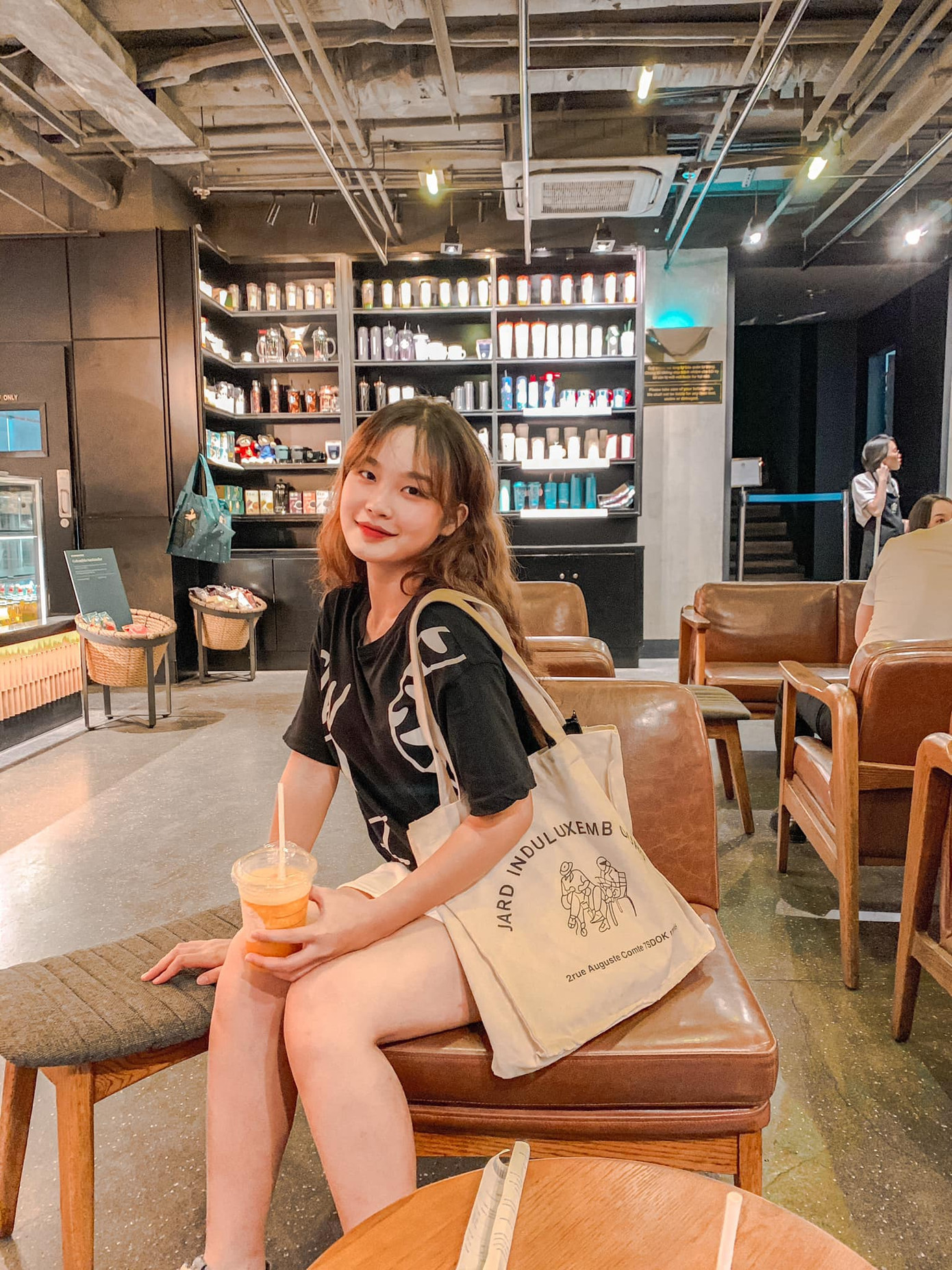 Vẻ đẹp chuẩn Hàn Quốc của nữ sinh trường ĐH Kinh doanh và Công nghệ Hà Nội ảnh 6