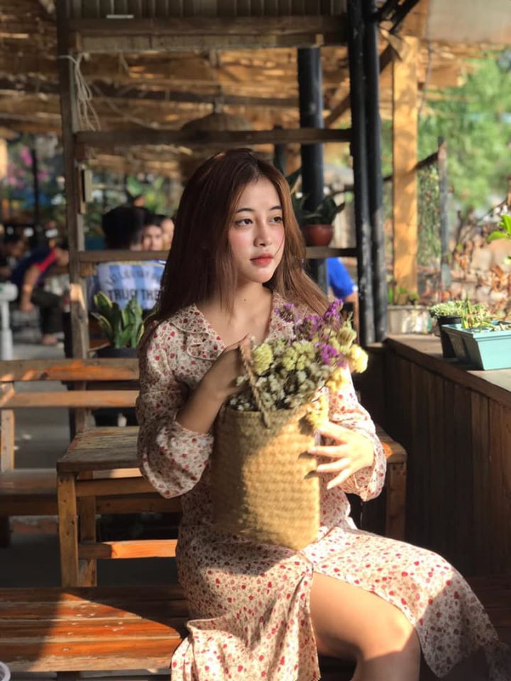 Vẻ đẹp lạnh lùng đầy cuốn hút của nữ sinh được mệnh danh “phù thủy make-up” ảnh 2