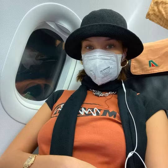 Cậu cả nhà Becks và dàn người mẫu, ca sĩ đeo khẩu trang phòng Covid-19 ảnh 13