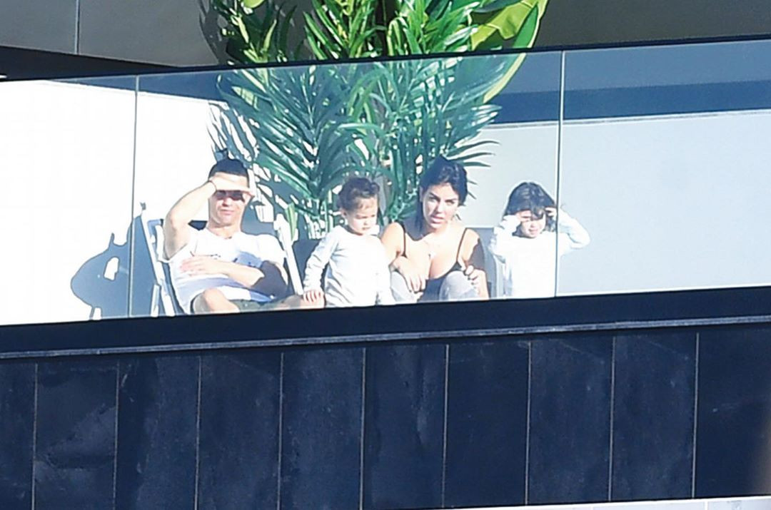 Ronaldo khoe body cường tráng như lực sĩ gây 'bão' mạng ảnh 6