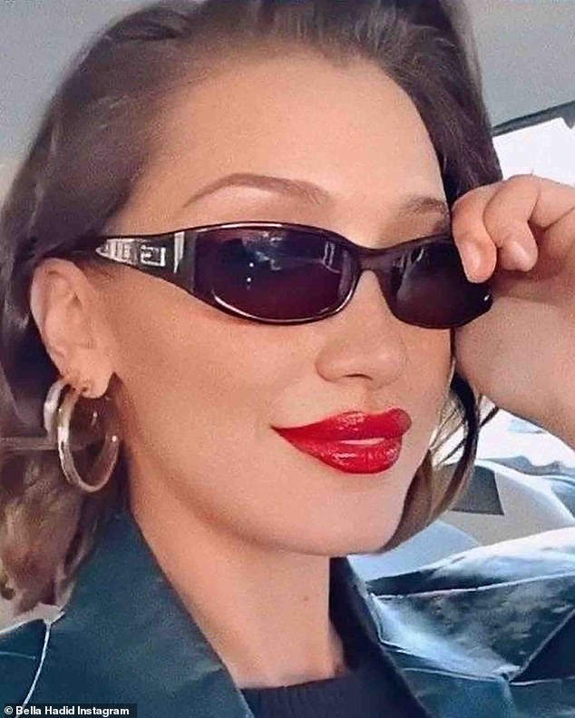 Bella Hadid hở ngực đầy táo bạo đi mua sắm giữa mùa dịch COVID-19 ảnh 7