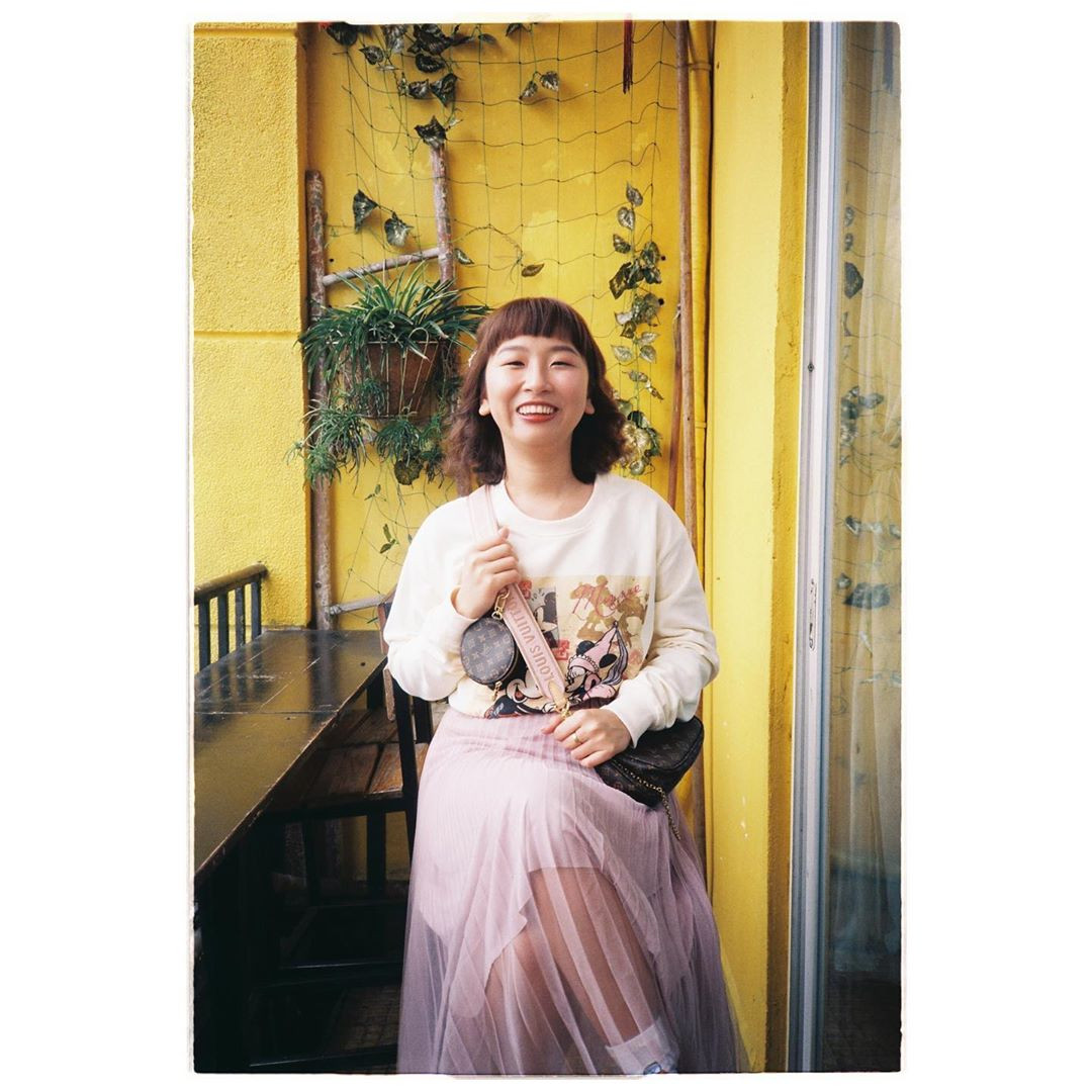 Trang Hý vừa đàn vừa hát bài ca chống dịch siêu đáng yêu 'lầy lội' ảnh 1