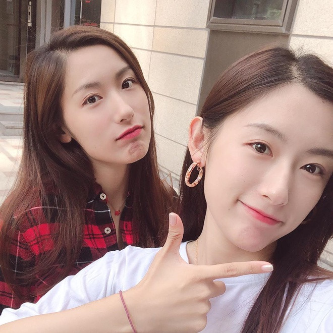 Cặp chị em sinh đôi tốt nghiệp Harvard làm MC truyền hình ảnh 4