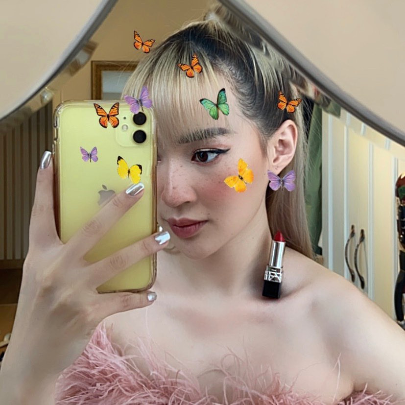 Chi Pu và hội bạn 'cánh bướm' đua nhau thử thách son môi khoe vai thon ảnh 3