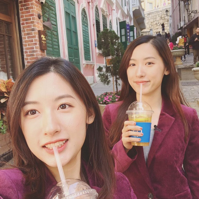 Cặp chị em sinh đôi tốt nghiệp Harvard làm MC truyền hình ảnh 3