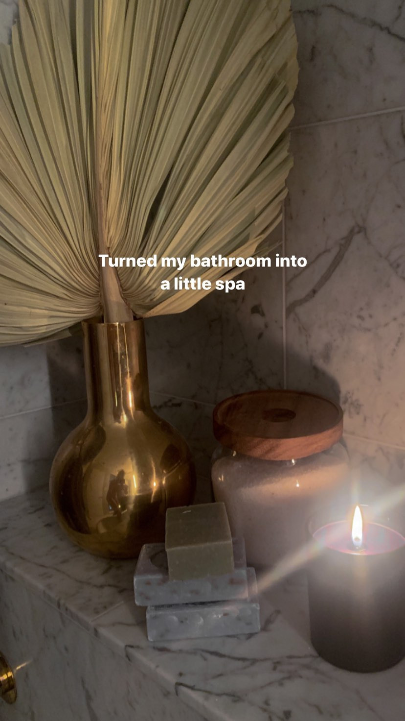 Elsa Hosk khoe đường cong 'gây mê' khi ở nhà giữa mùa dịch ảnh 5