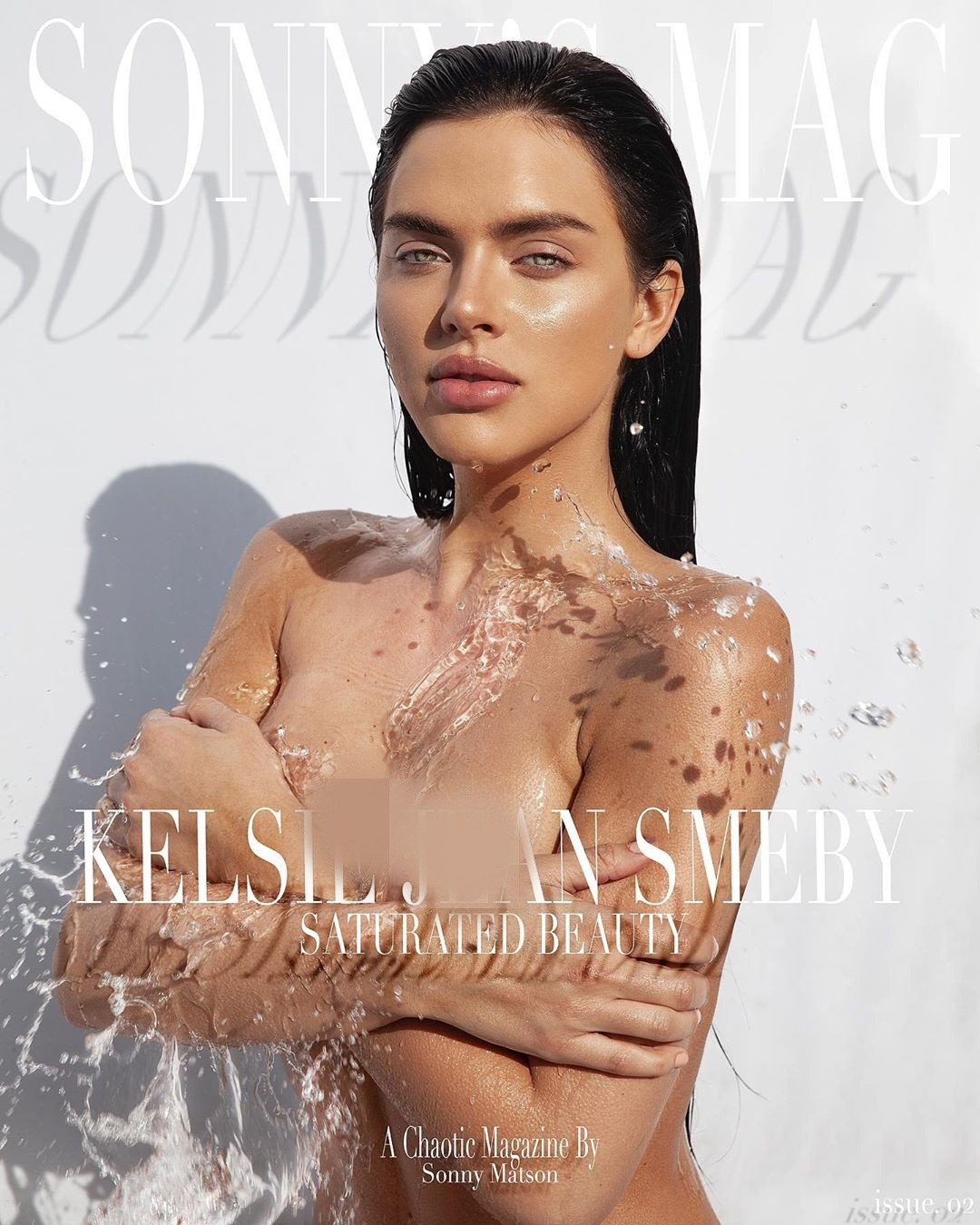 Mỹ nhân lai Kelsie Jean Smeby hững hờ che ngực trần ảnh 1