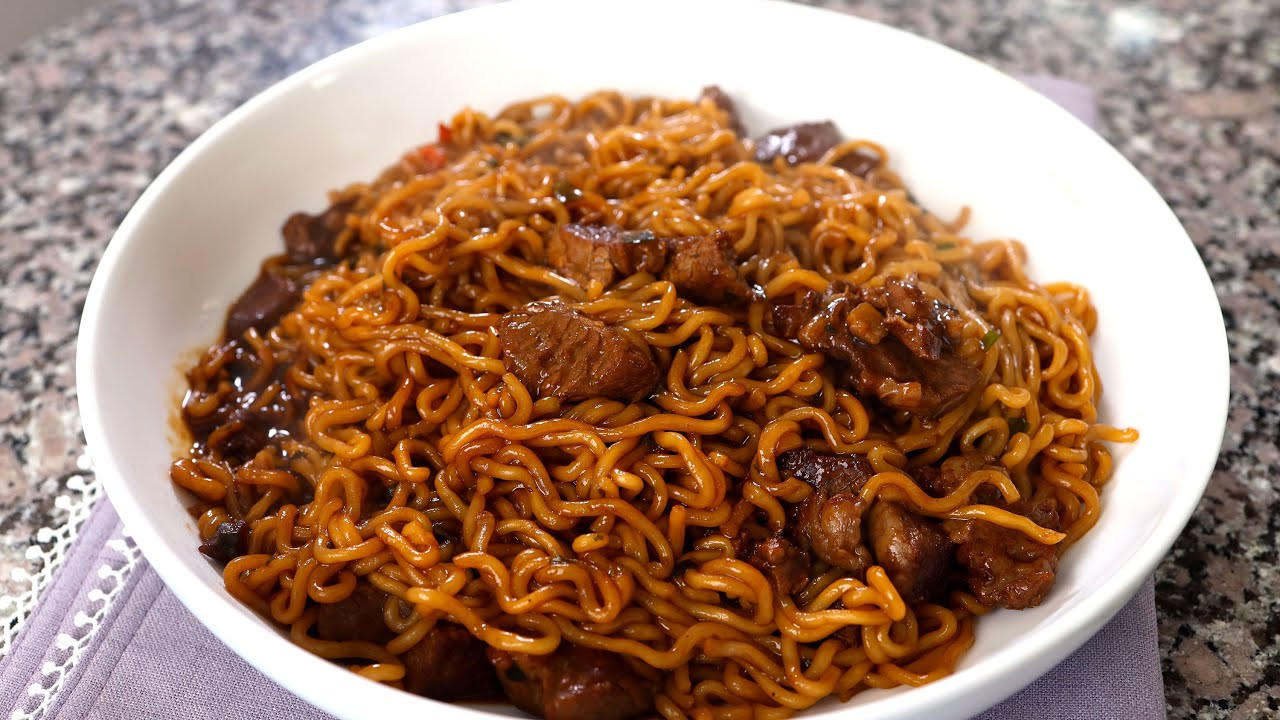 Giới trẻ Mỹ đua nhau mua mì trộn thịt bò 'Ký sinh trùng' trong mùa dịch ảnh 4