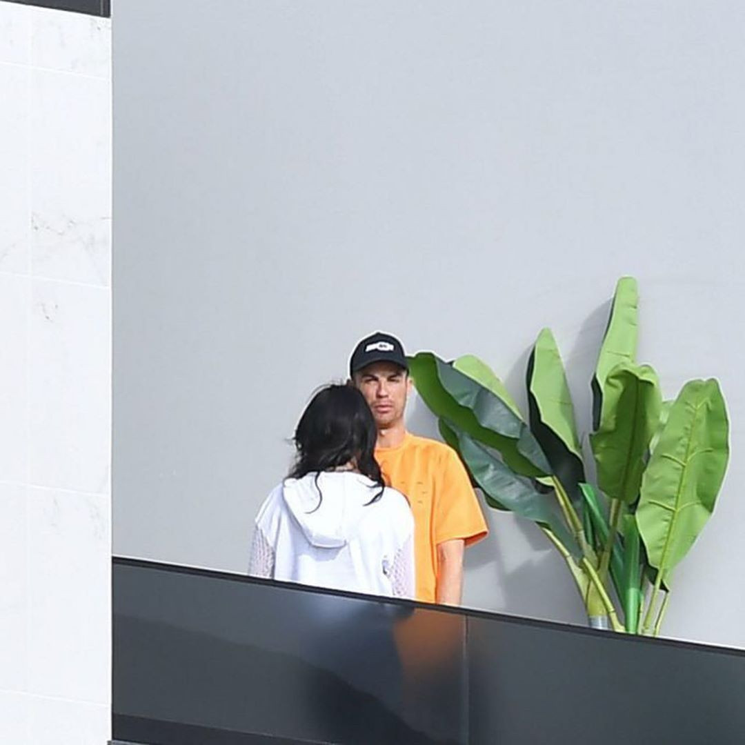 Ronaldo khoe body cường tráng như lực sĩ gây 'bão' mạng ảnh 4