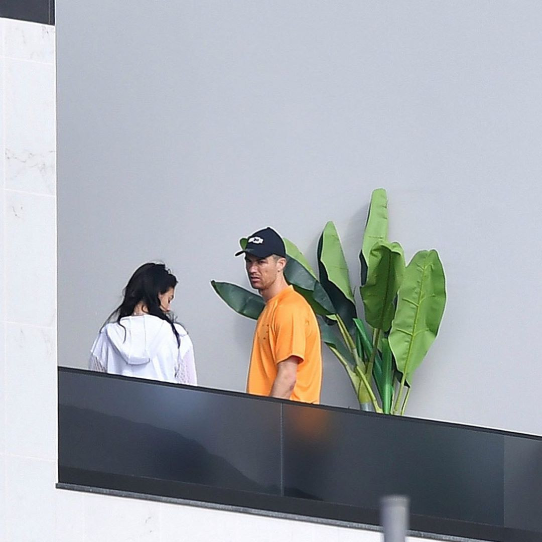 Ronaldo khoe body cường tráng như lực sĩ gây 'bão' mạng ảnh 3