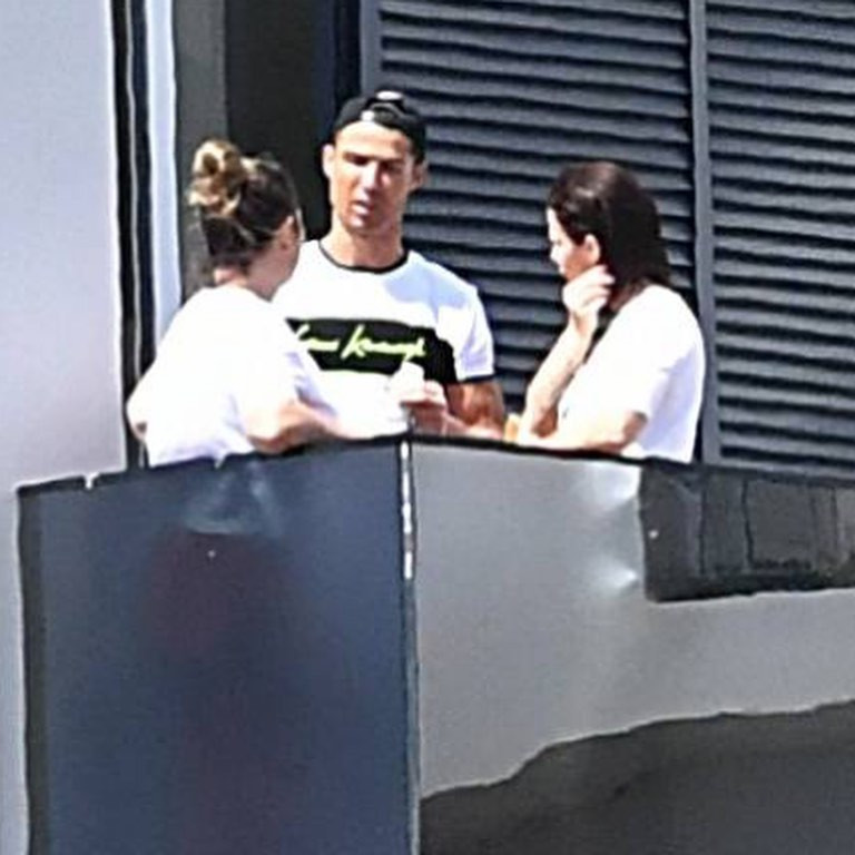 Ronaldo khoe body cường tráng như lực sĩ gây 'bão' mạng ảnh 7