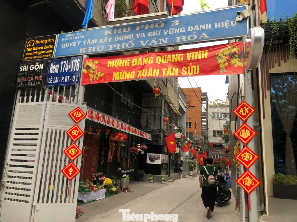 TPHCM: Tết về trên từng góc phố ảnh 2