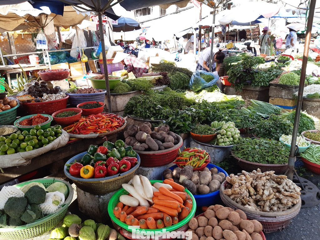 Giá nhiều loại thực phẩm tăng mạnh trước rằm tháng Chạp ảnh 9