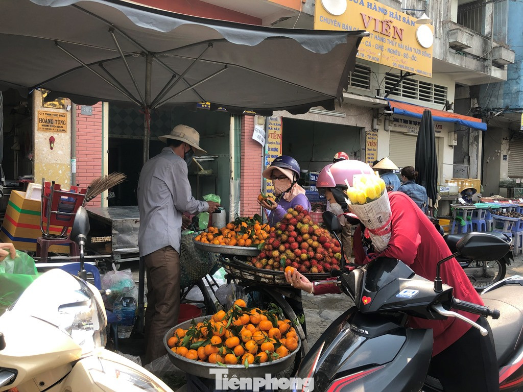 Giá nhiều loại thực phẩm tăng mạnh trước rằm tháng Chạp ảnh 3