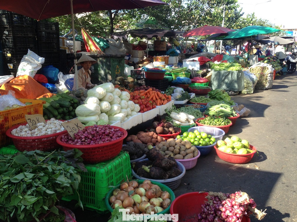 Giá nhiều loại thực phẩm tăng mạnh trước rằm tháng Chạp ảnh 10