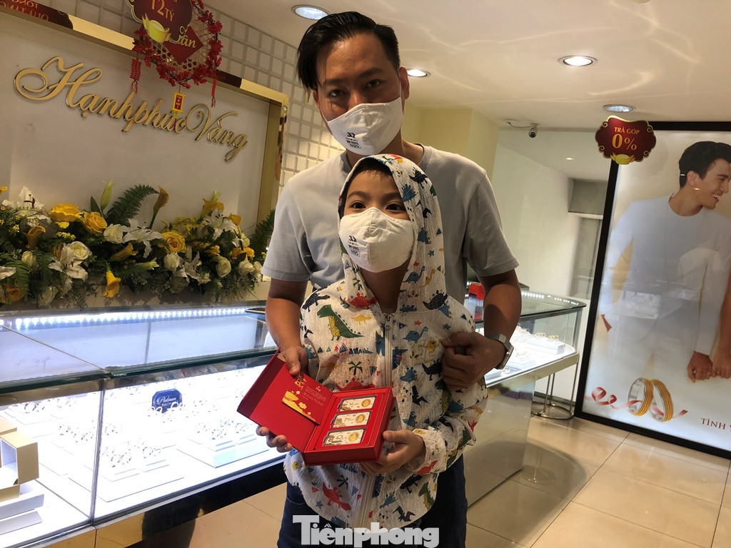 Vàng tăng giá, khách vẫn nhộn nhịp mua cầu may ảnh 9