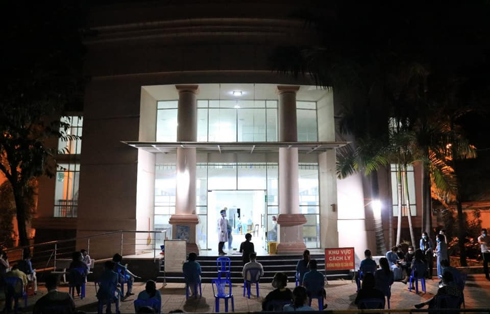 TPHCM: Xác định hơn 100 F1 của 4 ca nhân viên sân bay Tân Sơn Nhất mắc mới COVID-19 ảnh 1