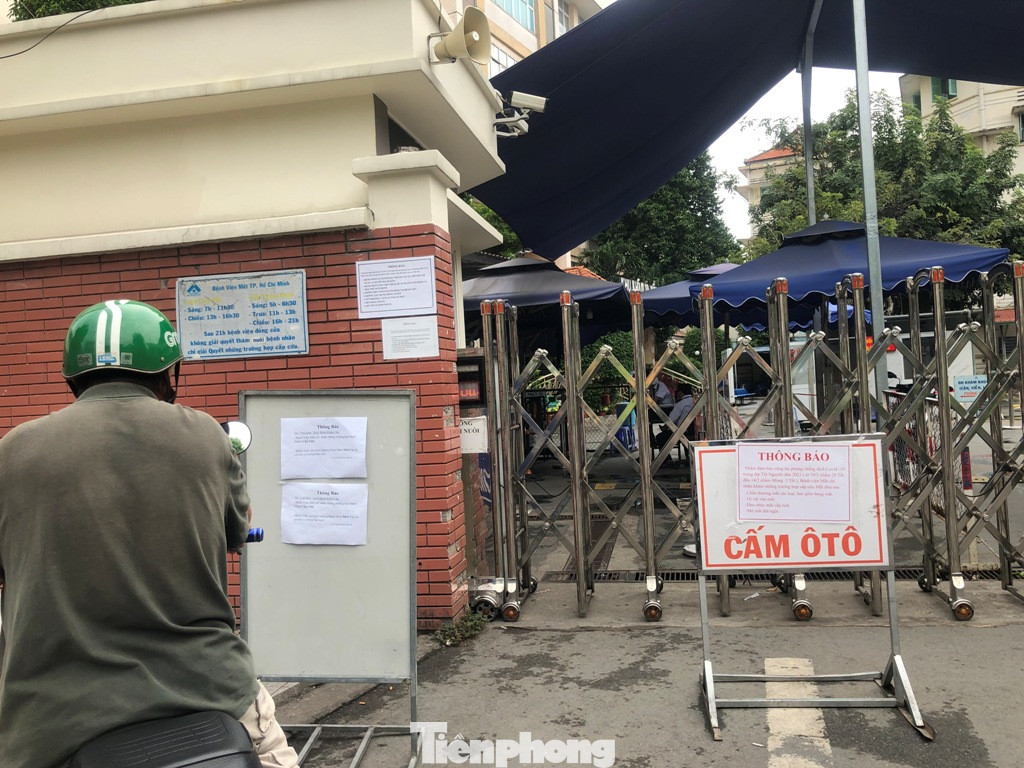 Vì sao hơn 1.000 cán bộ, nhân viên bệnh viện Mắt phải xét nghiệm COVID-19? ảnh 2