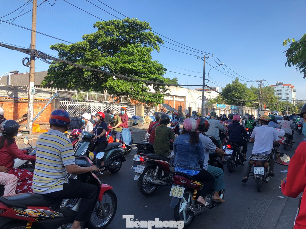 Kinh hãi cảnh container kéo lê xe máy, lao vào nhà dân lúc tinh mơ ảnh 7