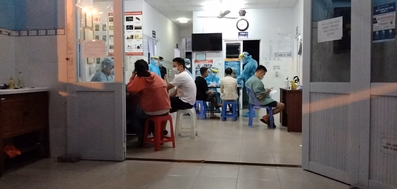 Virus gây chùm ca bệnh COVID-19 ở sân bay TSN lần đầu tiên có tại Việt Nam ảnh 1