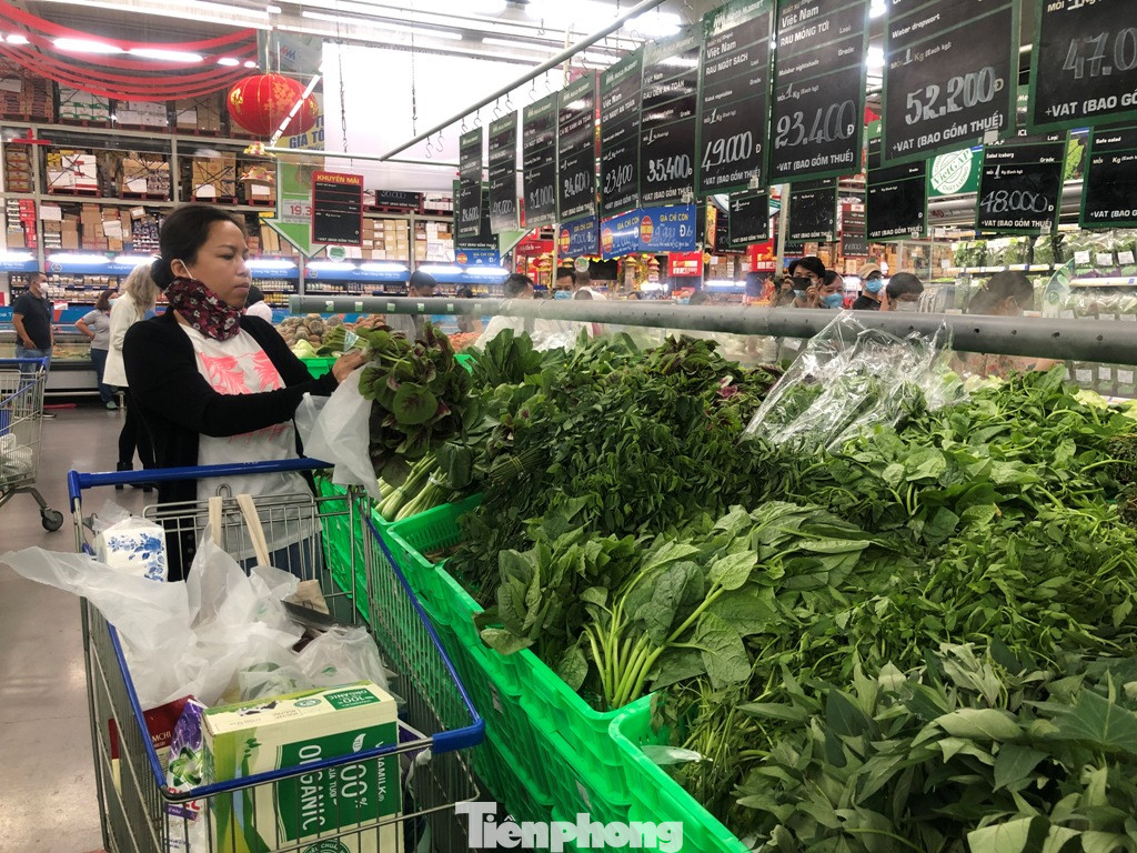 TPHCM: Ngành chức năng xét nghiệm tìm ‘thực phẩm bẩn’ tại chợ, siêu thị ảnh 7