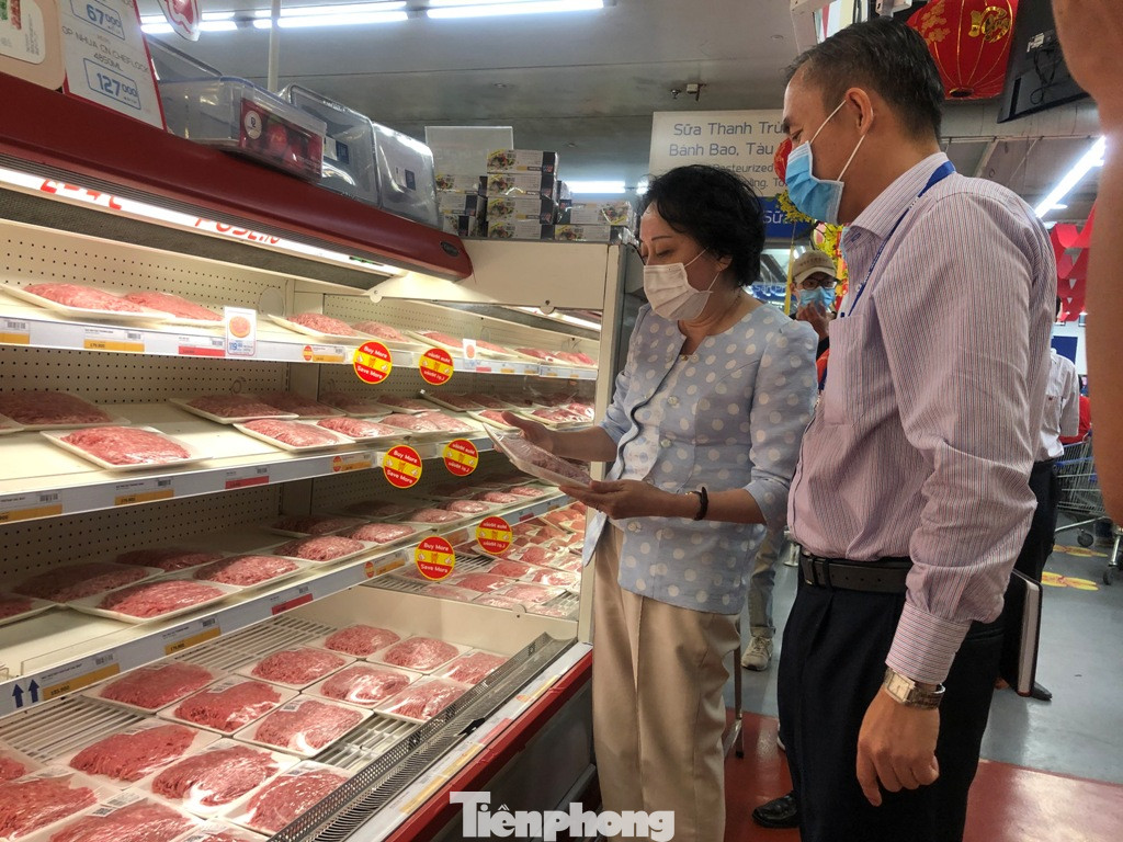 TPHCM: Ngành chức năng xét nghiệm tìm ‘thực phẩm bẩn’ tại chợ, siêu thị ảnh 6