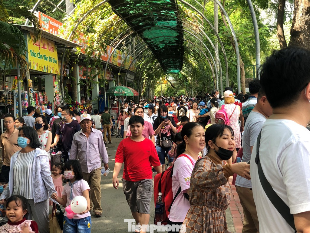 Đến Thảo Cầm Viên vui chơi, người Sài Gòn không dám 'la cà' cả ngày ảnh 1