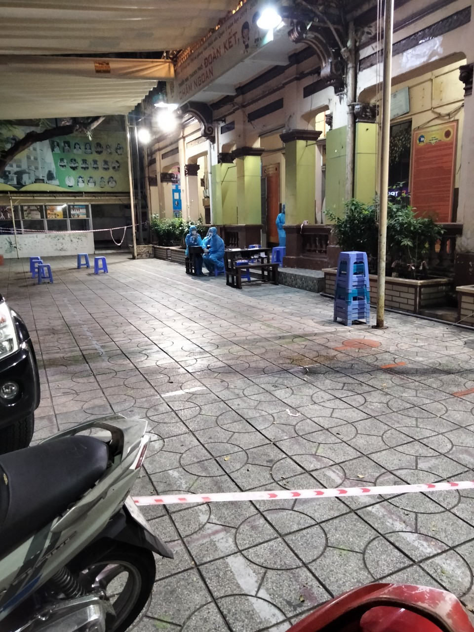 TPHCM phong tỏa hẻm Mã Lạng trong đêm vì ca nghi mắc COVID-19 ảnh 2