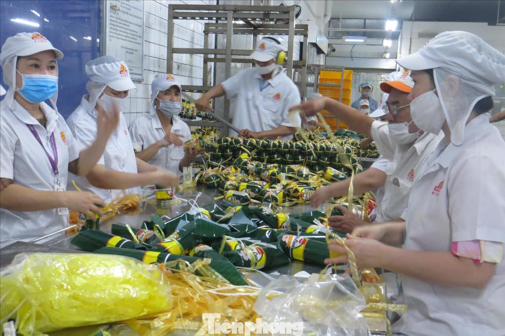 Doanh nghiệp tăng sản xuất khi nhiều người không về quê ăn Tết ​ ảnh 2