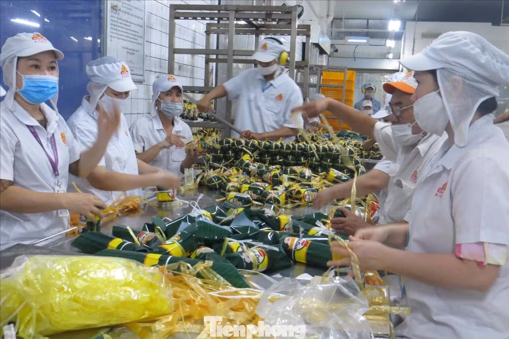 Doanh nghiệp tăng sản xuất khi nhiều người không về quê ăn Tết ​ ảnh 2