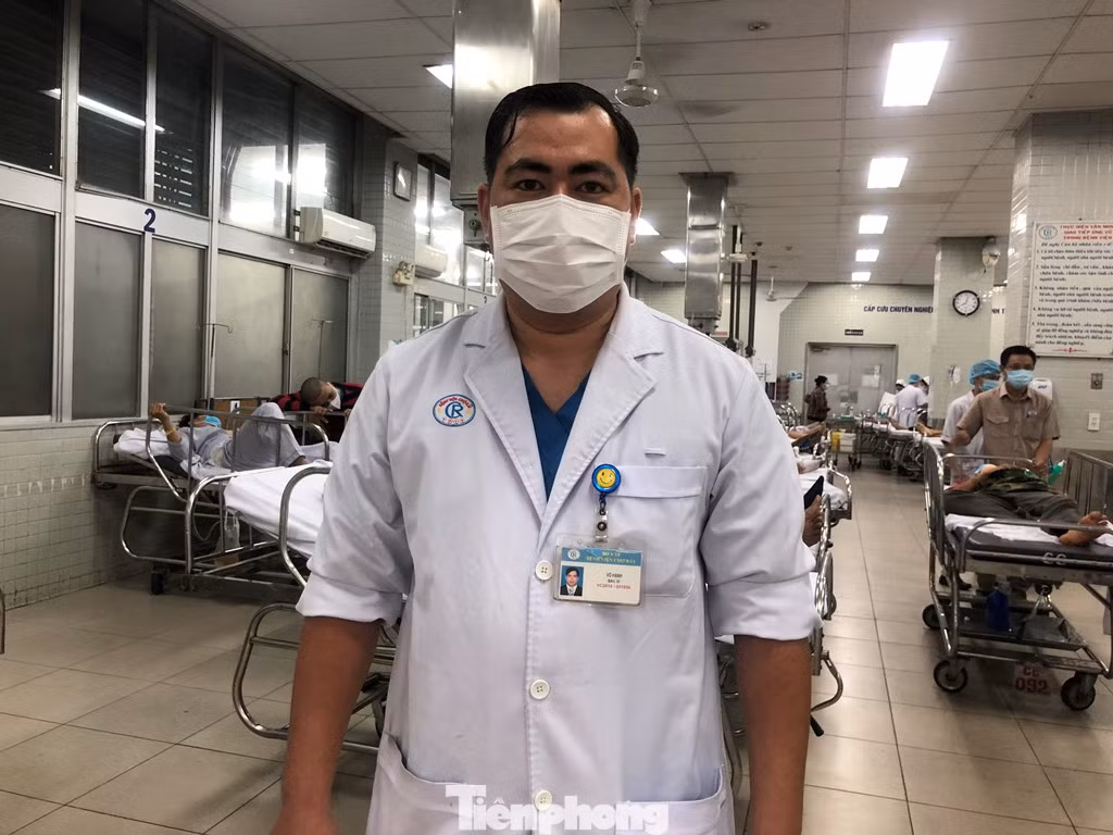 Cận cảnh đêm trắng cấp cứu bệnh nhân ngày Tết ảnh 5