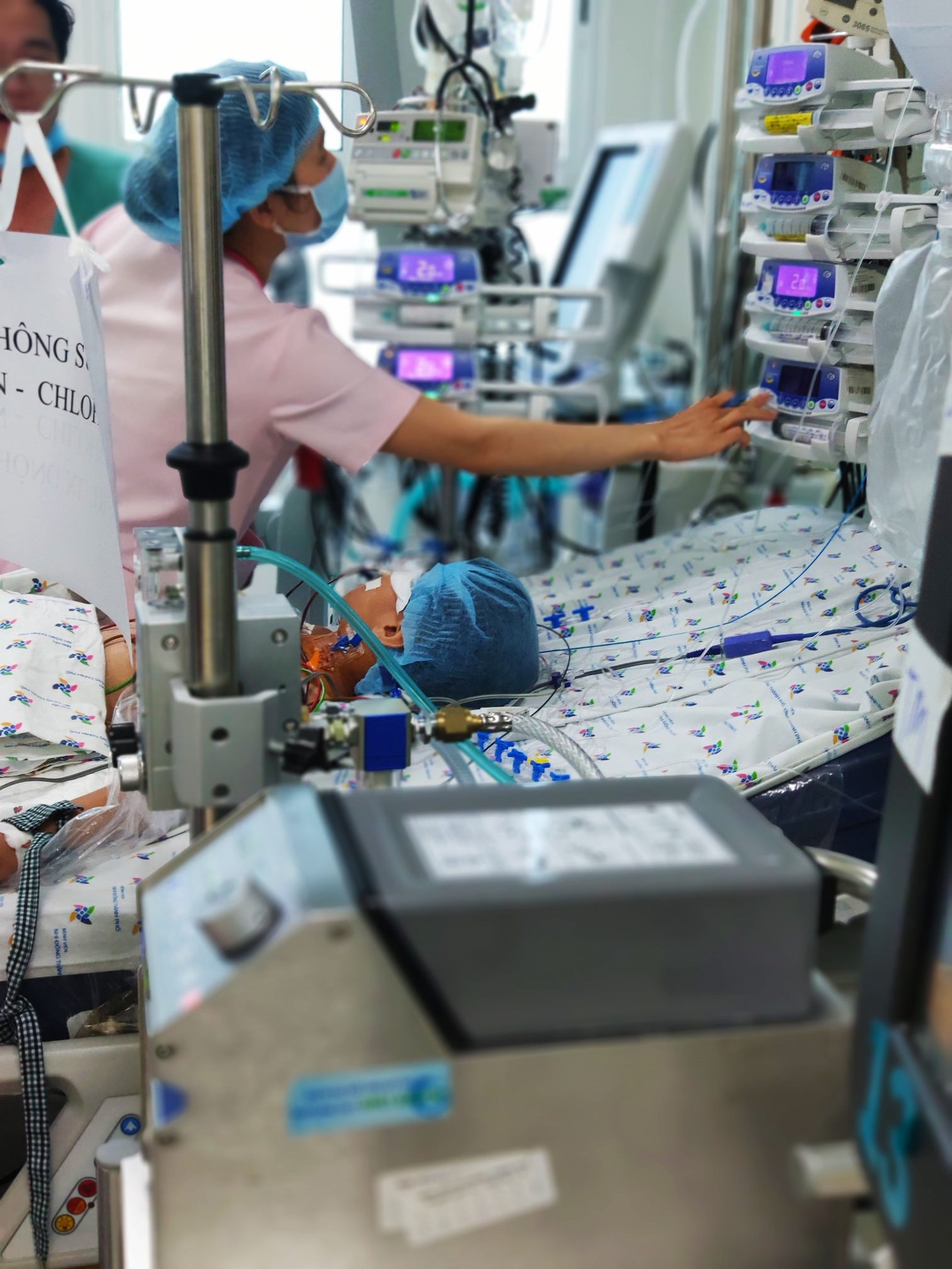 Cứu thành công bệnh nhi viêm cơ tim nguy kịch ảnh 2