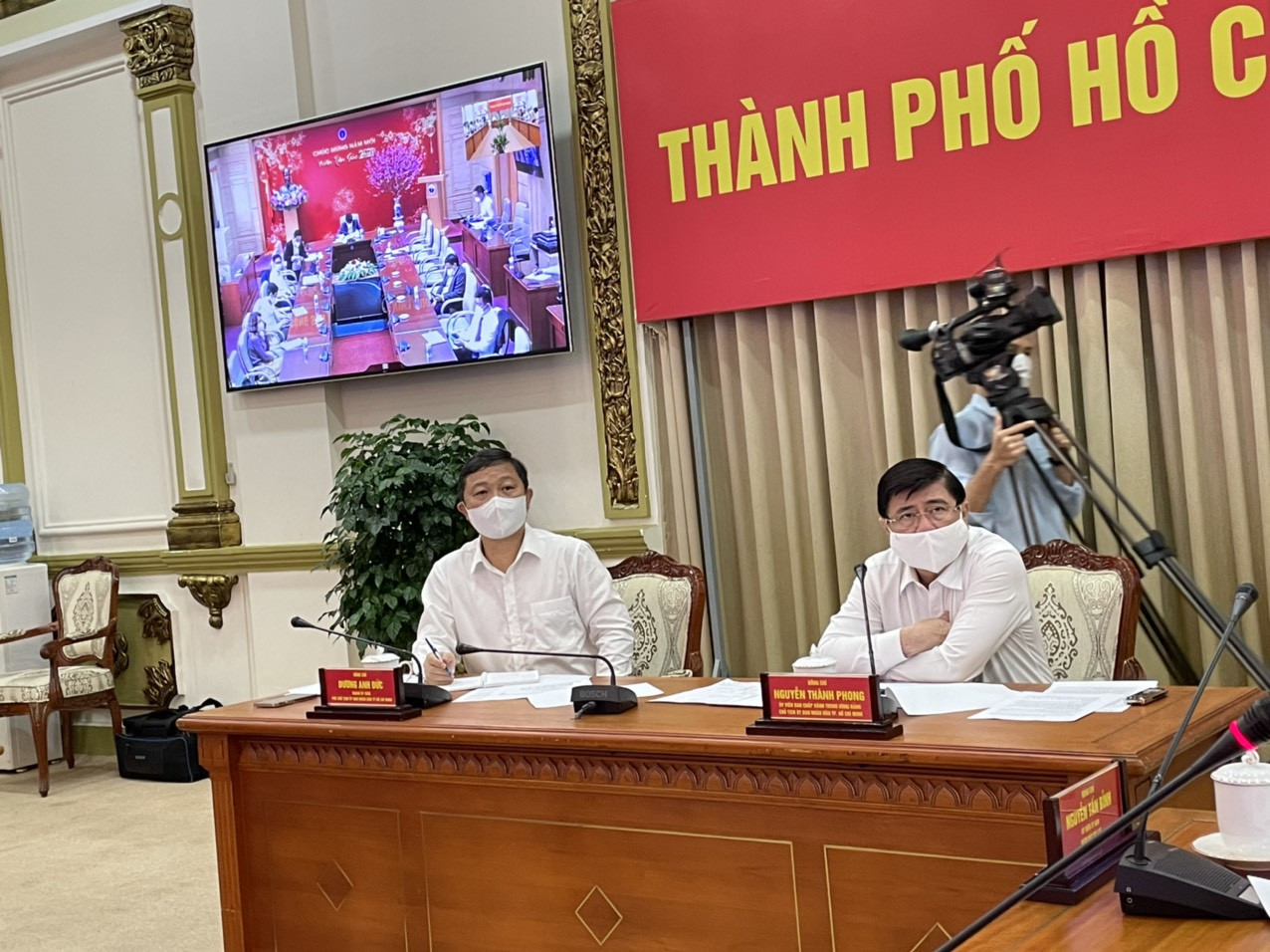 Bộ trưởng Y tế: Lo lắng khi chưa xác định được nguồn lây COVID-19 ở sân bay TSN ảnh 1