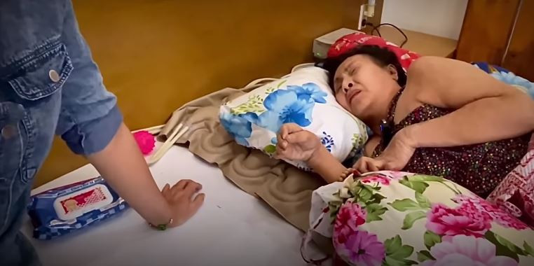 Chứng kiến bệnh tình nghệ sĩ Hoàng Lan trở nặng, đồng nghiệp không kìm được nước mắt ảnh 2