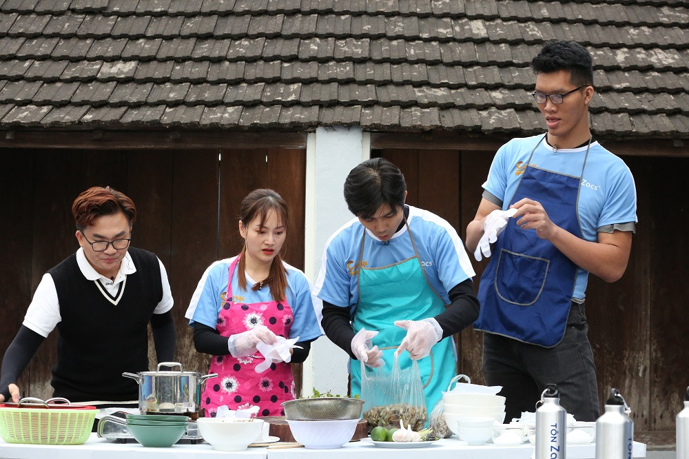 Lan Phương cùng võ sĩ cao 2m20 mang về hơn 100 triệu đồng giúp người nghèo ảnh 1