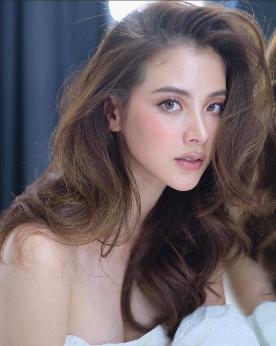 'Nữ thần' Thái Lan gây 'sốt xình xịch' với bộ ảnh cận cảnh nhan sắc đẹp rụng rời ảnh 1