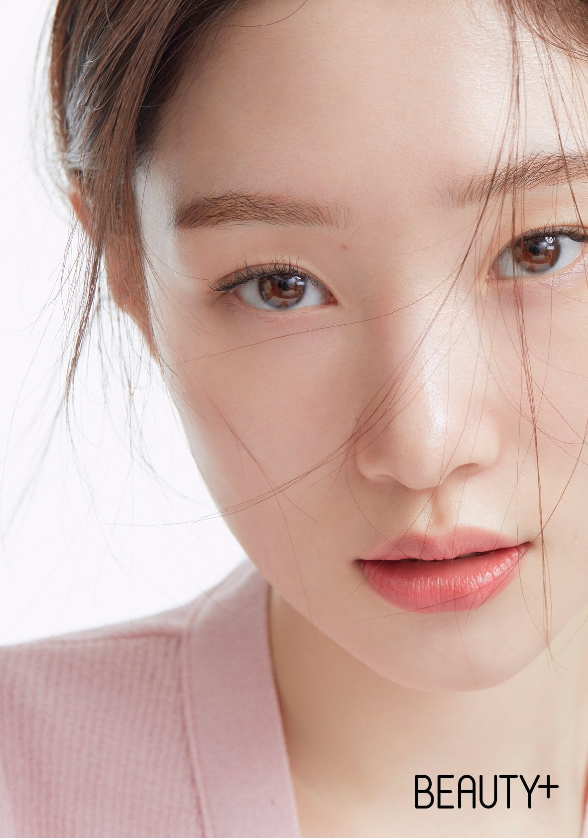 Địch Lệ Nhiệt Ba diện đồ bó sát cưỡi môtô phô diễn đường cong hoàn hảo ảnh 9