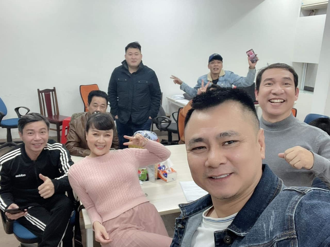 Công Lý say sưa ngủ sau 15 tiếng tập Táo Quân, ‘Giáo sư Xoay’ hài hước lý giải ảnh 4