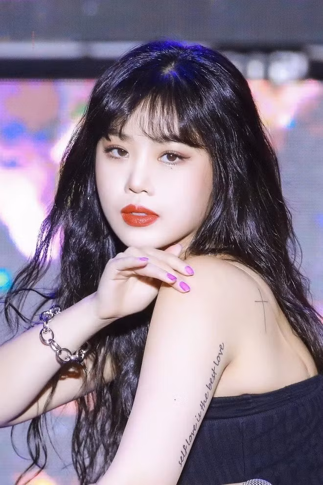 Song Hye Kyo khoe vai trần gợi cảm, nhan sắc cực phẩm dù đã bước sang tuổi 40 ảnh 10