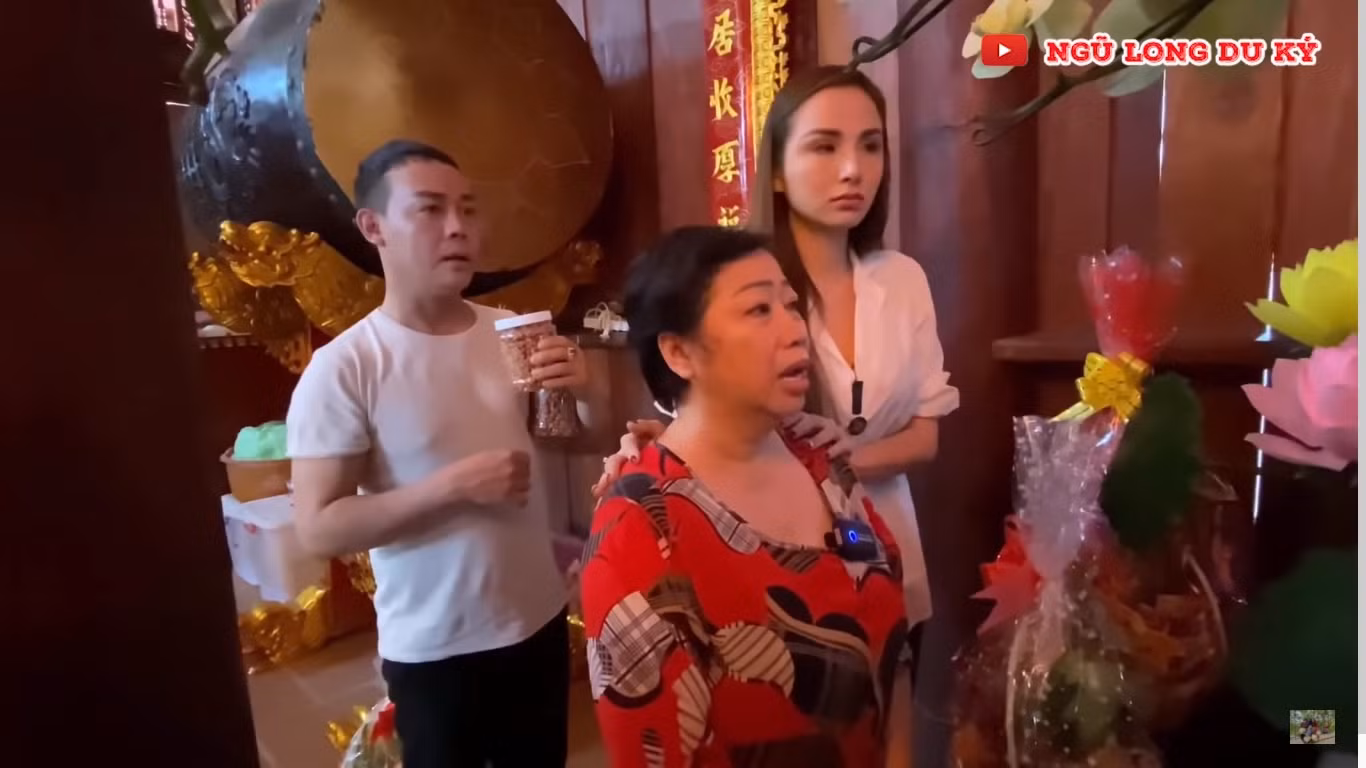 Phi Phụng bật khóc, nói lời xin lỗi khi đến viếng 100 ngày mất NS Chí Tài ảnh 1