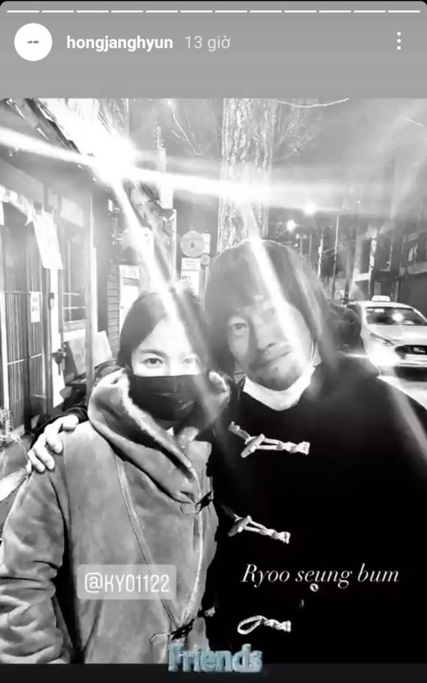 Song Hye Kyo công khai thân mật với đồng nghiệp nam sau 2 năm ly hôn Song Joong Ki ảnh 1